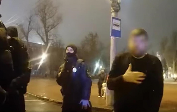 В Киеве пьяный водитель угрожал полицейским