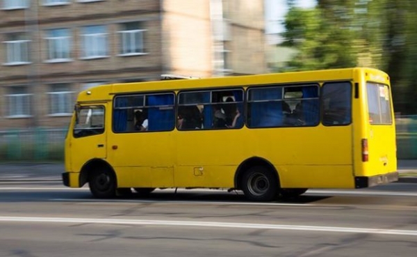 В Киеве маршрутка насмерть сбила мужчину на пешеходном переходе (видео)