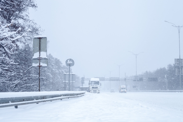 В Киеве временно ограничат въезд грузовиков из-за сильного снегопада
