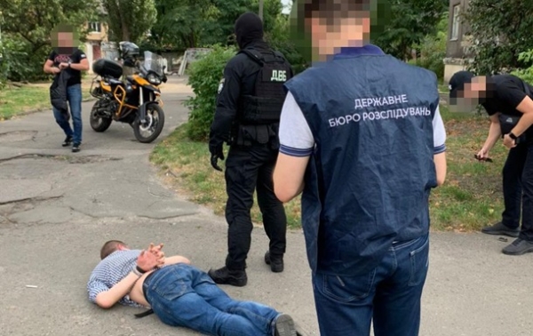 В Киеве полицейский сбывал наркотики – ГБР