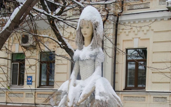 В Киеве разбили скульптуру балерины