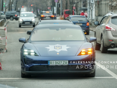 В Киеве заметили полицейский Porsche. В полиции говорят, машина не их, хотя они бы не отказались