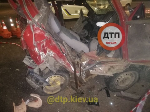 В Киеве пьяный водитель на Toyota смял Skoda: двое погибших