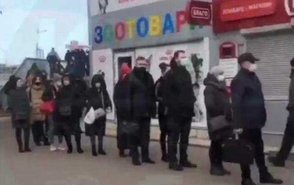 Карантин вызвал в Киеве очереди на транспорт