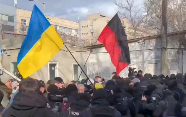 В Киеве у суда по делу Шеремета возникли стычки