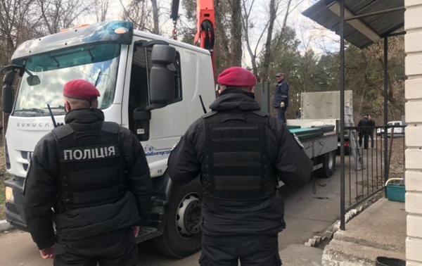 В Киеве полиция осматривает территорию охранной фирмы