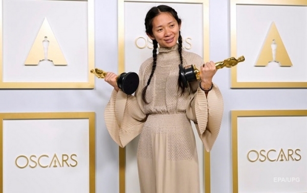 В Китае победа Хлои Чжао на «Оскаре» попала под цензуру