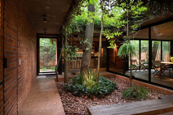 Уникальный дом в джунглях, в котором можно с комфортом провести карантин. Фото