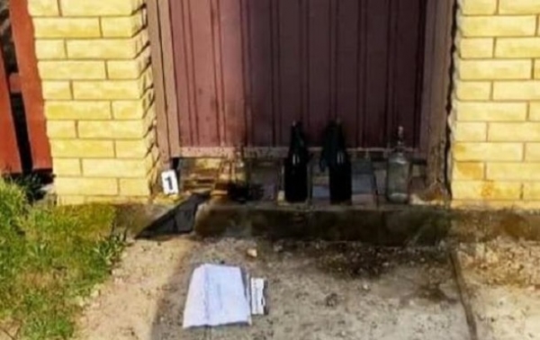 В Киеве чиновнику подбросили бутылки с "коктейлем Молотова"