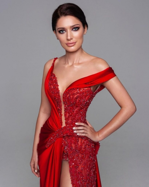 “Мисс Украина Вселенная” показала, в каком платье она будет выступать. Фото