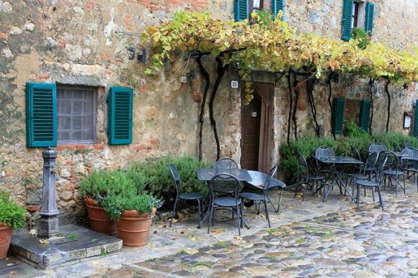 Средневековая итальянская деревня, которая покорила Данте. Фото