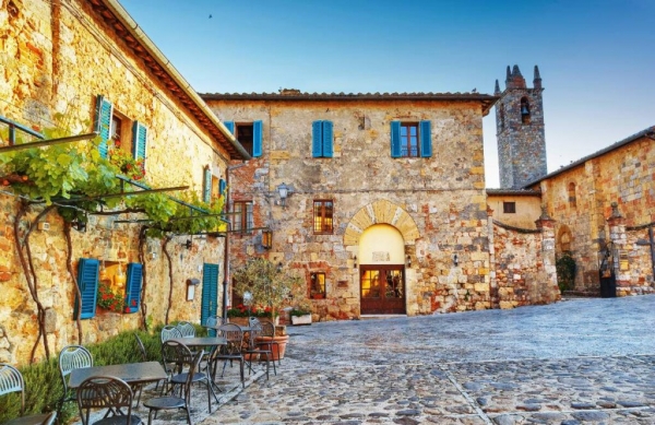 Средневековая итальянская деревня, которая покорила Данте. Фото