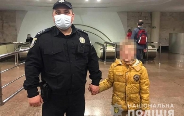 В Киеве сын сбежал от отца: полиция составила протокол на мать