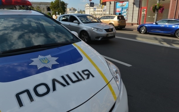 В Киеве задержали полицейского, укравшего сумку с места ДТП