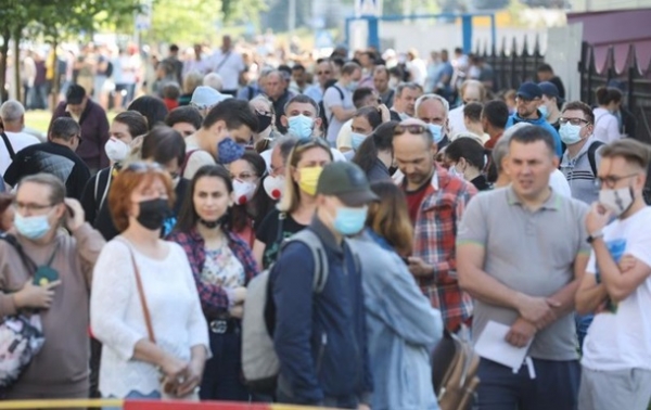 В Киеве перенесли массовую COVID-вакцинацию