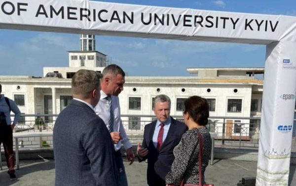 Волкер и Кличко презентовали американский университет в Киеве