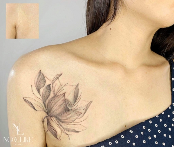 Художница украшает шрамы оригинальными татуировками. Фото
