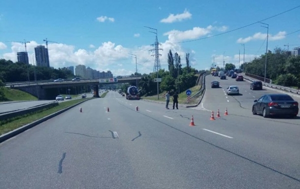 На Южном мосту в Киеве из цистерны вылился автогаз