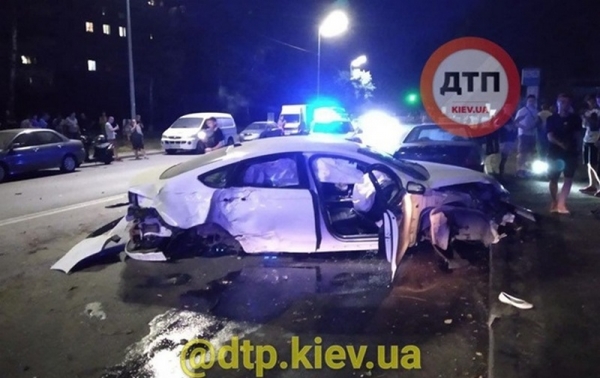 В Киеве пьяный мужчина после ДТП бросил жену умирать