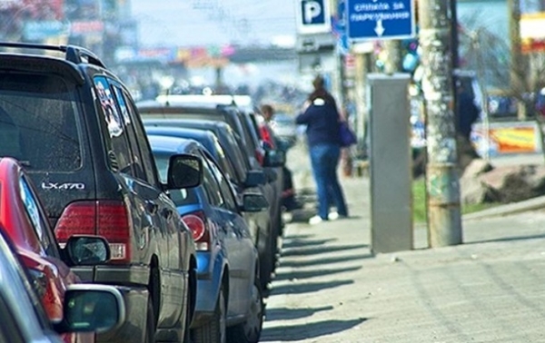 Плату за парковку в киевских дворах вводить не будут - КГГА