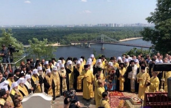 Молебен и крестный ход в Киеве: онлайн