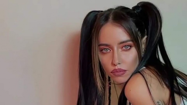 Надя Дорофеева в модном бикини расслабилась в гамаке Надя Дорофеева в модном бикини расслабилась в гамаке