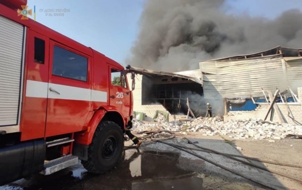 В Киеве на складе вспыхнул сильный пожар