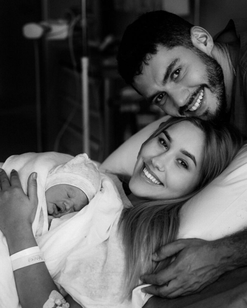 Никита Добрынин и Даша Квиткова показали новорожденного сына