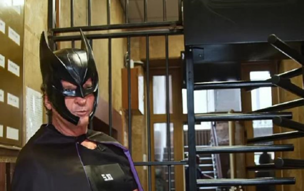 Экс-нардеп пришел в полицию в костюме Бэтмена