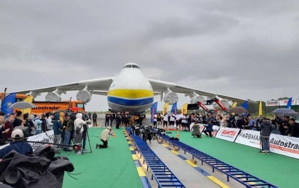 Украинские богатыри установили рекорд с помощью самолета «Мрия». Видео