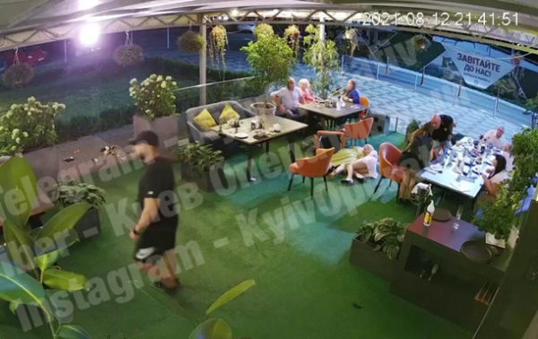 Опубликовано видео стрельбы в ресторане Киева