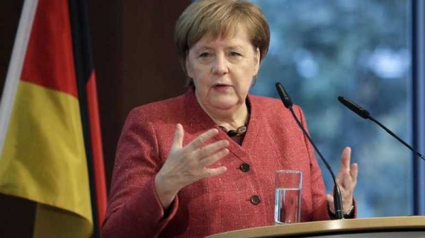 Меркель перед визитом в Киев посетит Москву