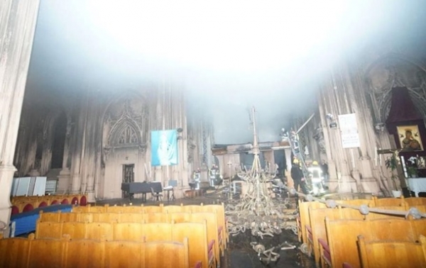Названа причина пожара в костеле в Киеве
