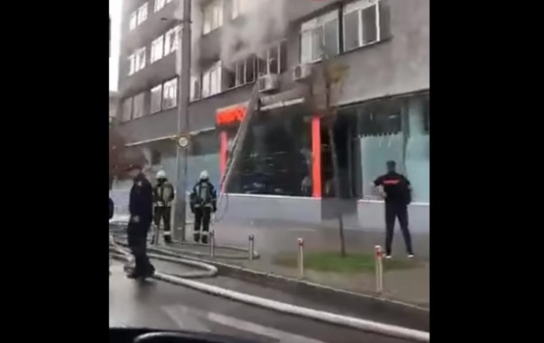 В Киеве загорелась гимназия