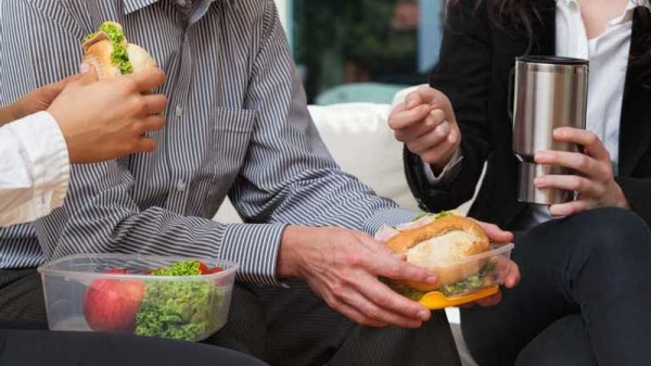 Есть из пластиковых контейнеров опасно: что грозит организму