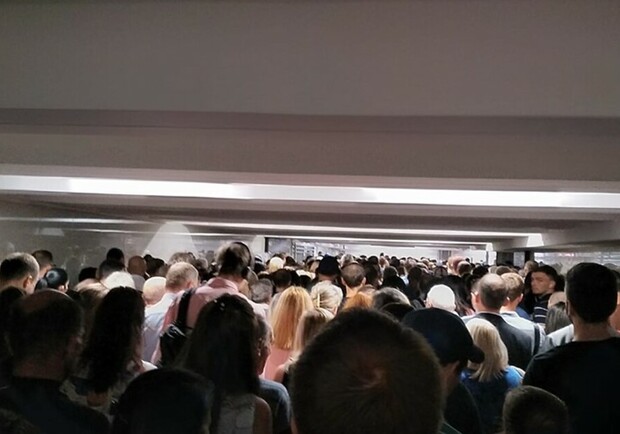 Пробка из пассажиров на Арсенальной. Фото: Киев - Сегодня