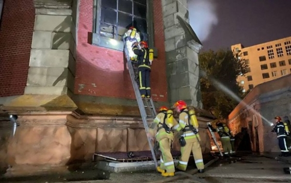 В Киеве локализировали пожар в соборе Святого Николая, сгорел орган 
