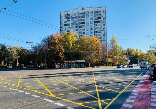 В Киеве на Соломенке открыли полосу для ОТ и велодорожку. Фото: КГГА
