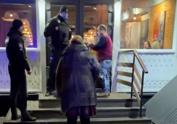 На Борщаговке в Киеве пьяные иностранцы напали на посетителей ресторана. 