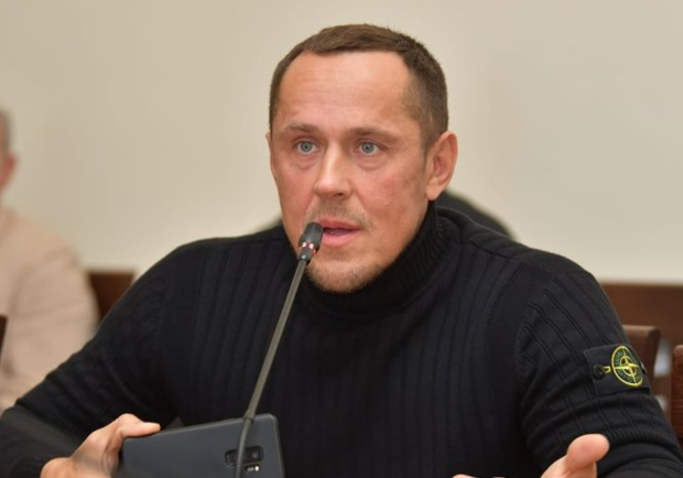 Депутат Киеврады отказался надевать маску и показывать сертификат в аэропорту. 
