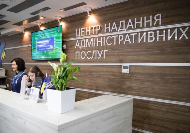 Центры админуслуг начали помогать киевлянам в оформлении 1000 гривен за вакцинацию 