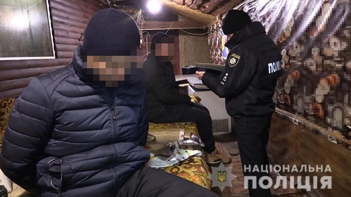 В Киеве родственники держали мужчину связнным в гараже