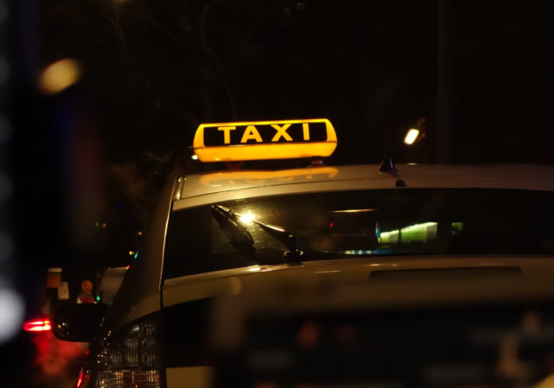В Киеве пассажирка такси, которая "ненавидит украинский язык", извинилась. 