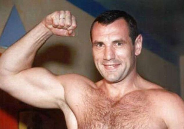 В Киеве нашли мертвым известного украинского боксера Владимира Вирчиса. 