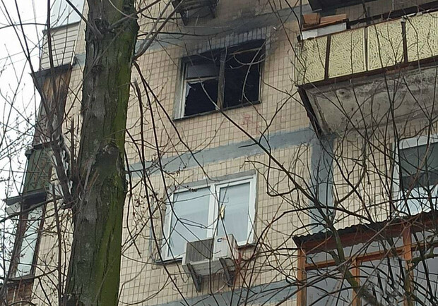 Что известно о мужчине, который выбросился из окна во время пожара в Киеве. 