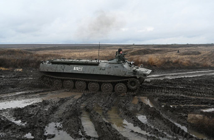 Перебрасывают вертолеты: в России заявили о начале учений вблизи границы с Украиной.