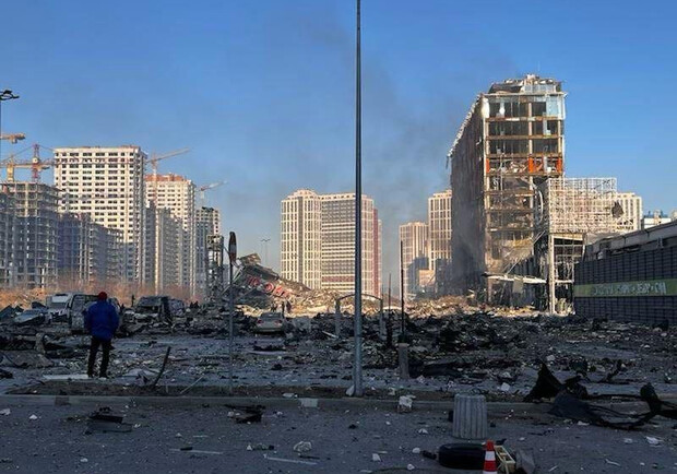 Какие разрушения получил ТРЦ в Киеве во время вражеского обстрела и можно ли его возобновить. 
