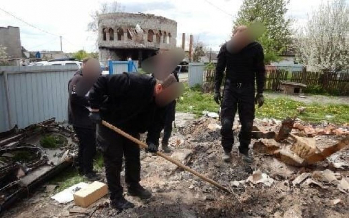 На Киевщине кафиры убили мирного жителя и из танка расстреляли его дом.