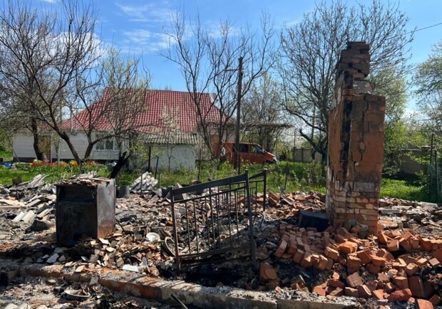 В Киевской области оккупанты убили мирного жителя и из танка расстреляли его дом. 