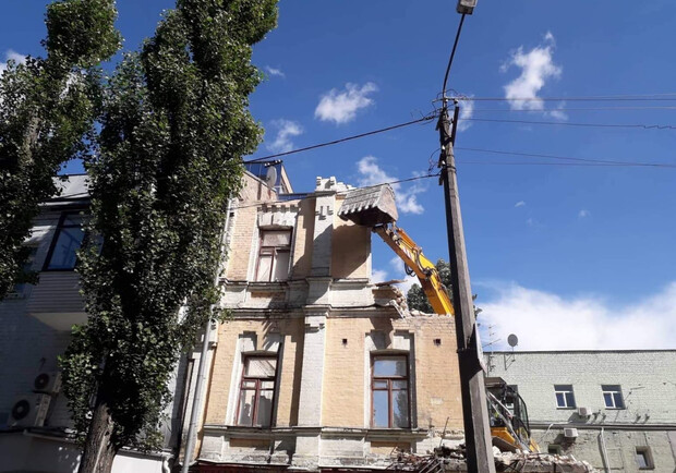 На Подоле вновь пытаются незаконно демонтировать историческое здание. 
